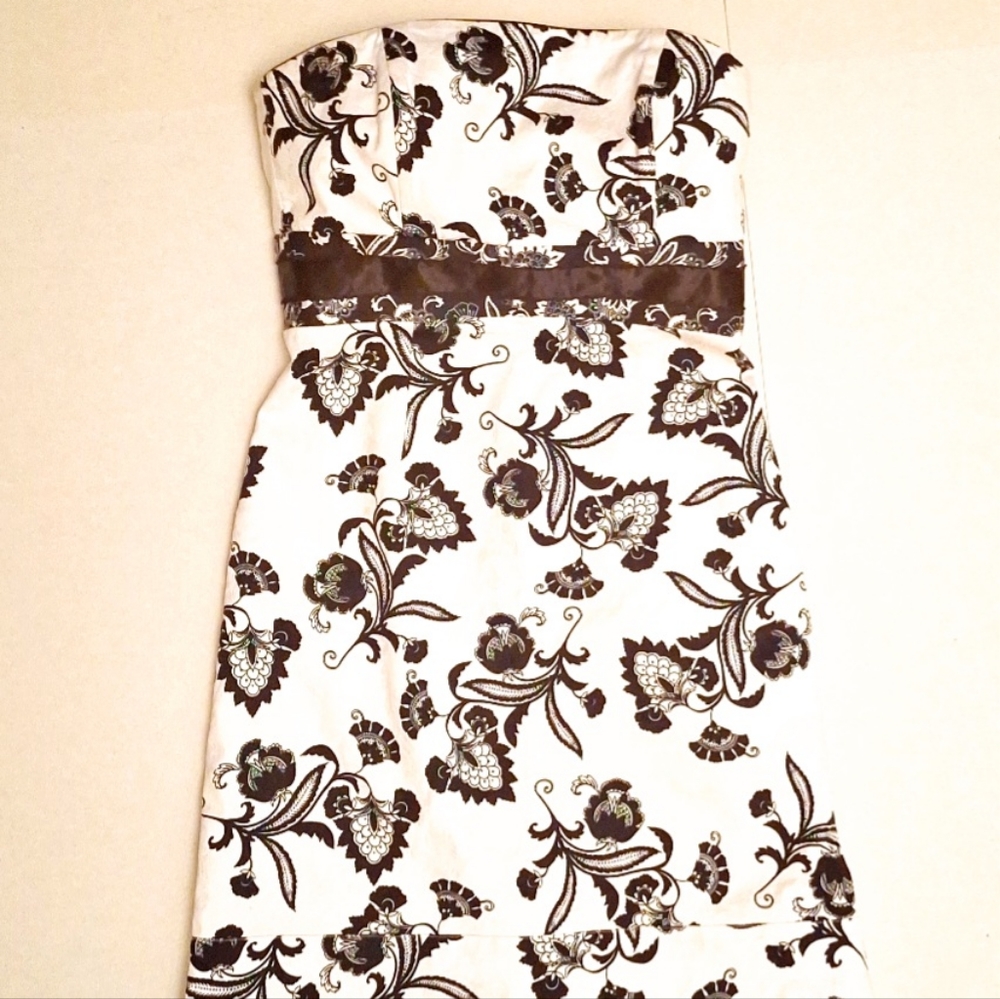 White House Black Market Strapless Dress. Size 4. - Picture 5 of 5